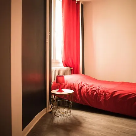 50 Nuances De Rouges-Dormir Comme A La Maison