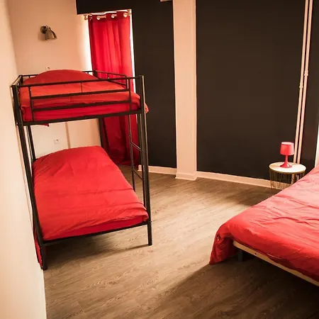 50 Nuances De Rouges-Dormir Comme A La Maison Châteaubriant