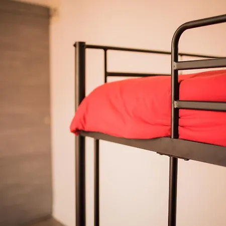 50 Nuances De Rouges-Dormir Comme A La Maison Châteaubriant